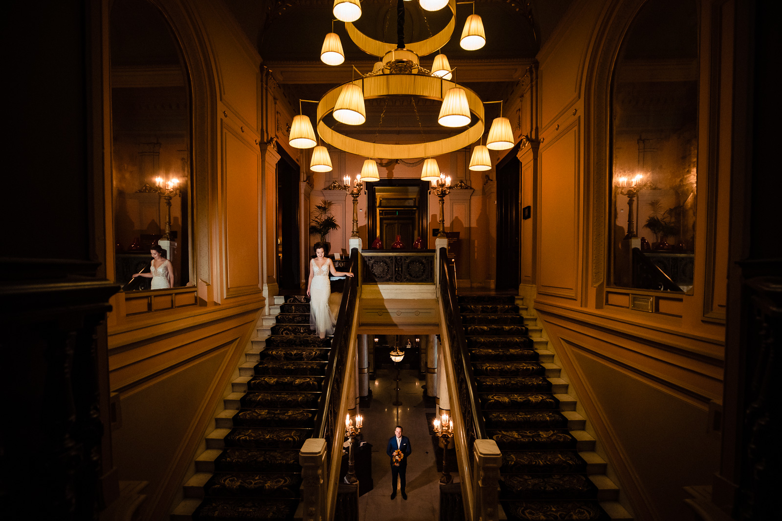 First look bruidspaar hotel Des Indes Trouwfotograaf Den Haag