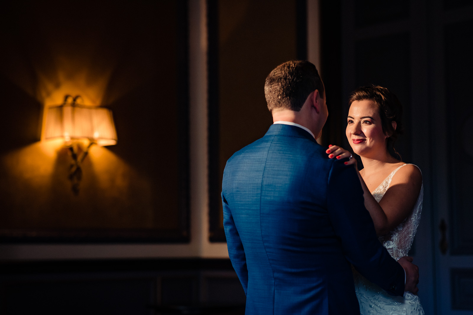 Fotoshoot bruidspaar hotel Des Indes huwelijksfotograaf Den Haag