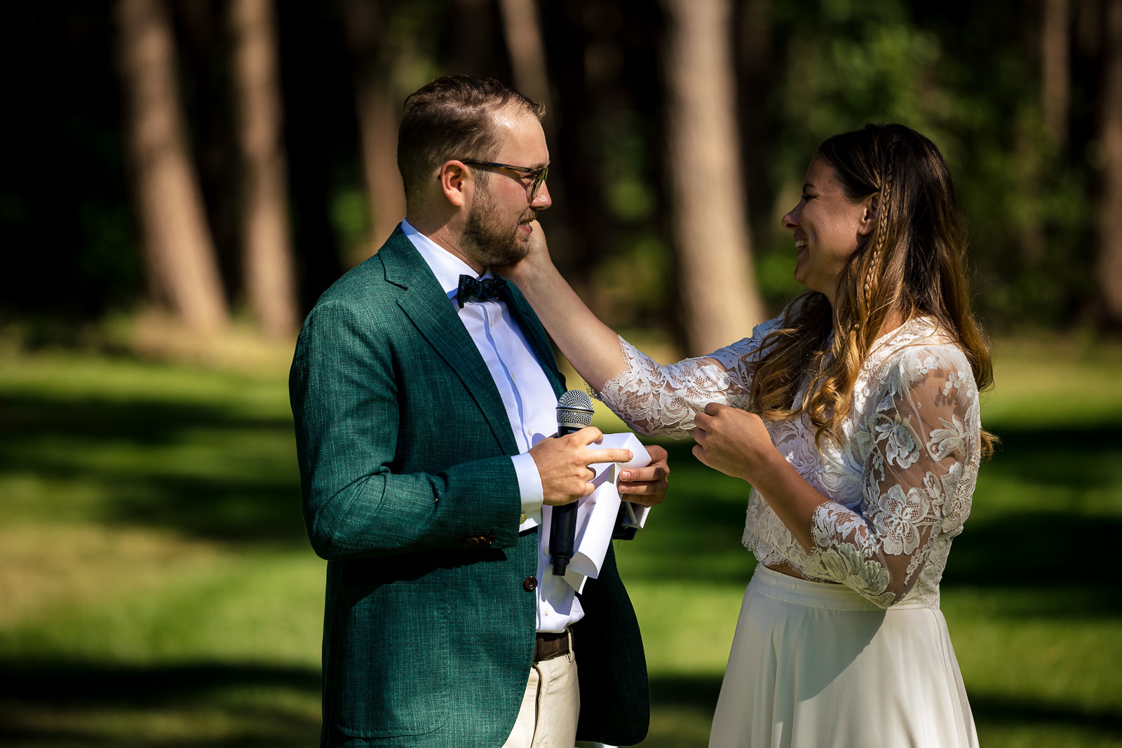 Lieve Trouwgeloften van het bruidspaar door Trouwfotograaf Het Koetshuis in Bennekom