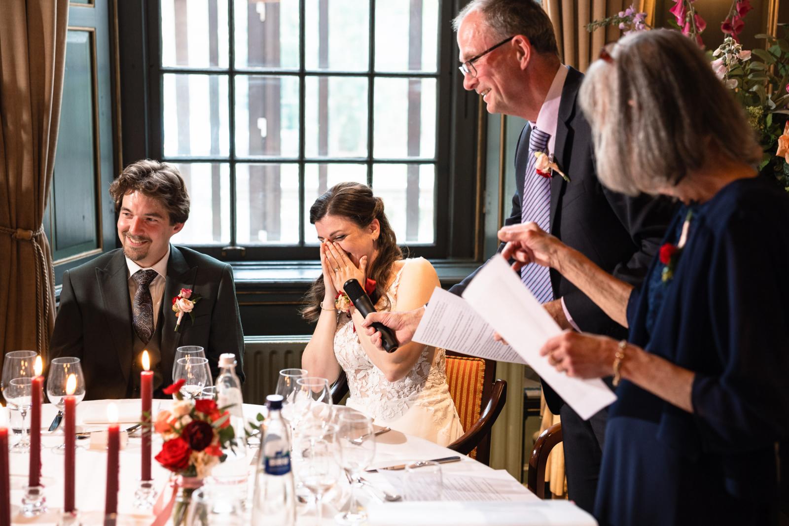  Bruid reageert emotioneel op speech, diner moment Kasteel de Wittenburg Wassenaar
