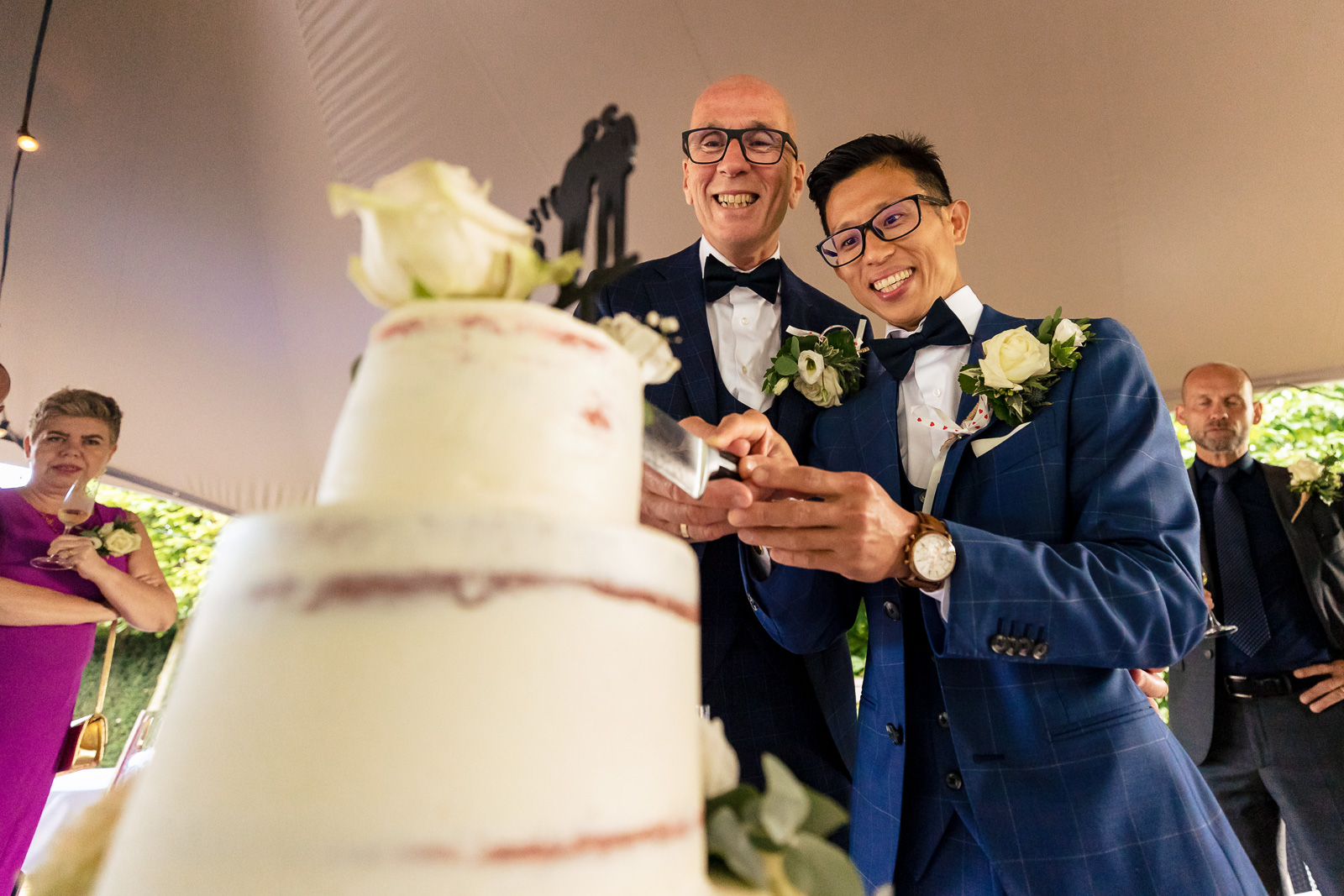 Trouwfotograaf Delft taart moment Homo huwelijk 