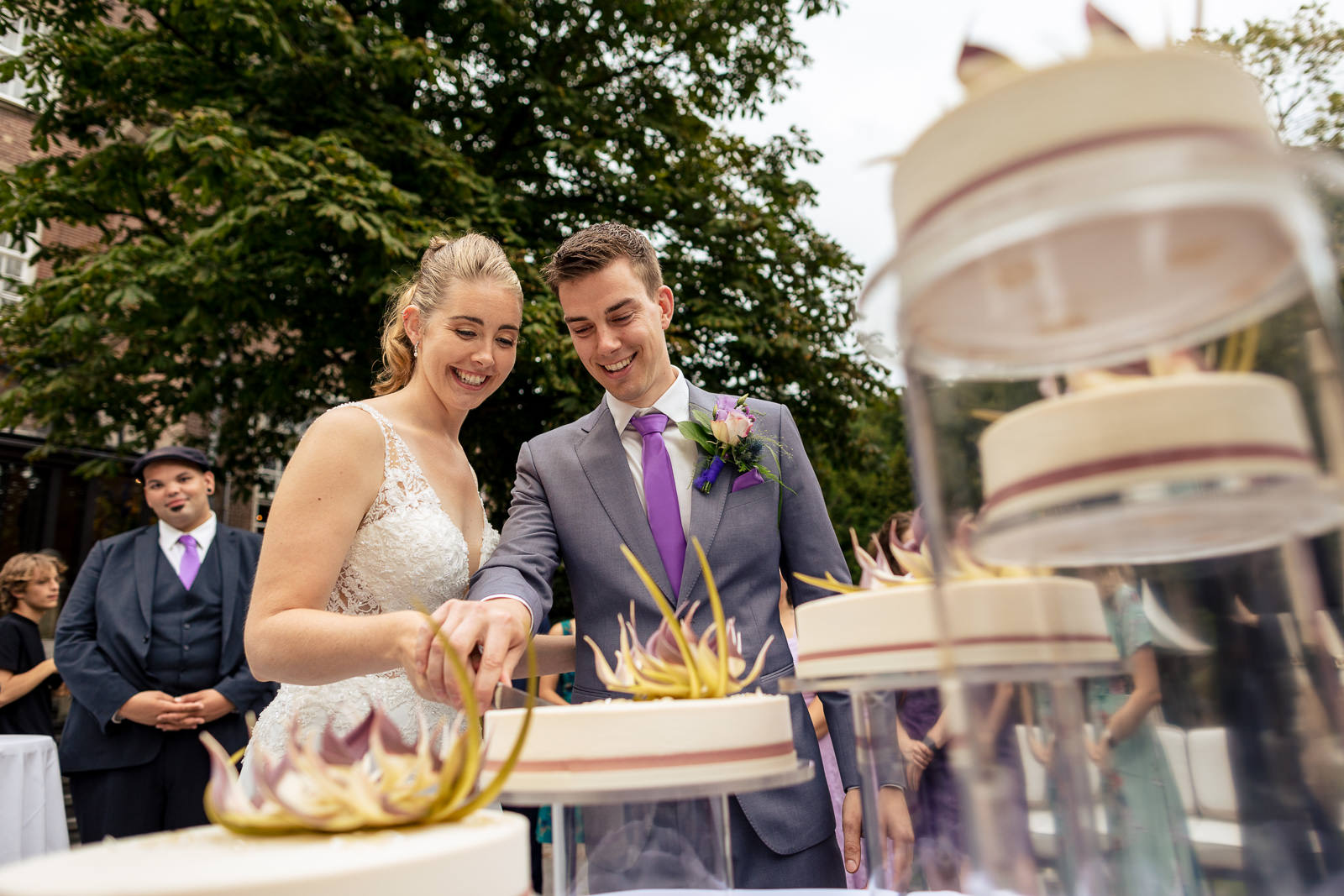 wedding reception cake cutting by wedding photographer The Hague