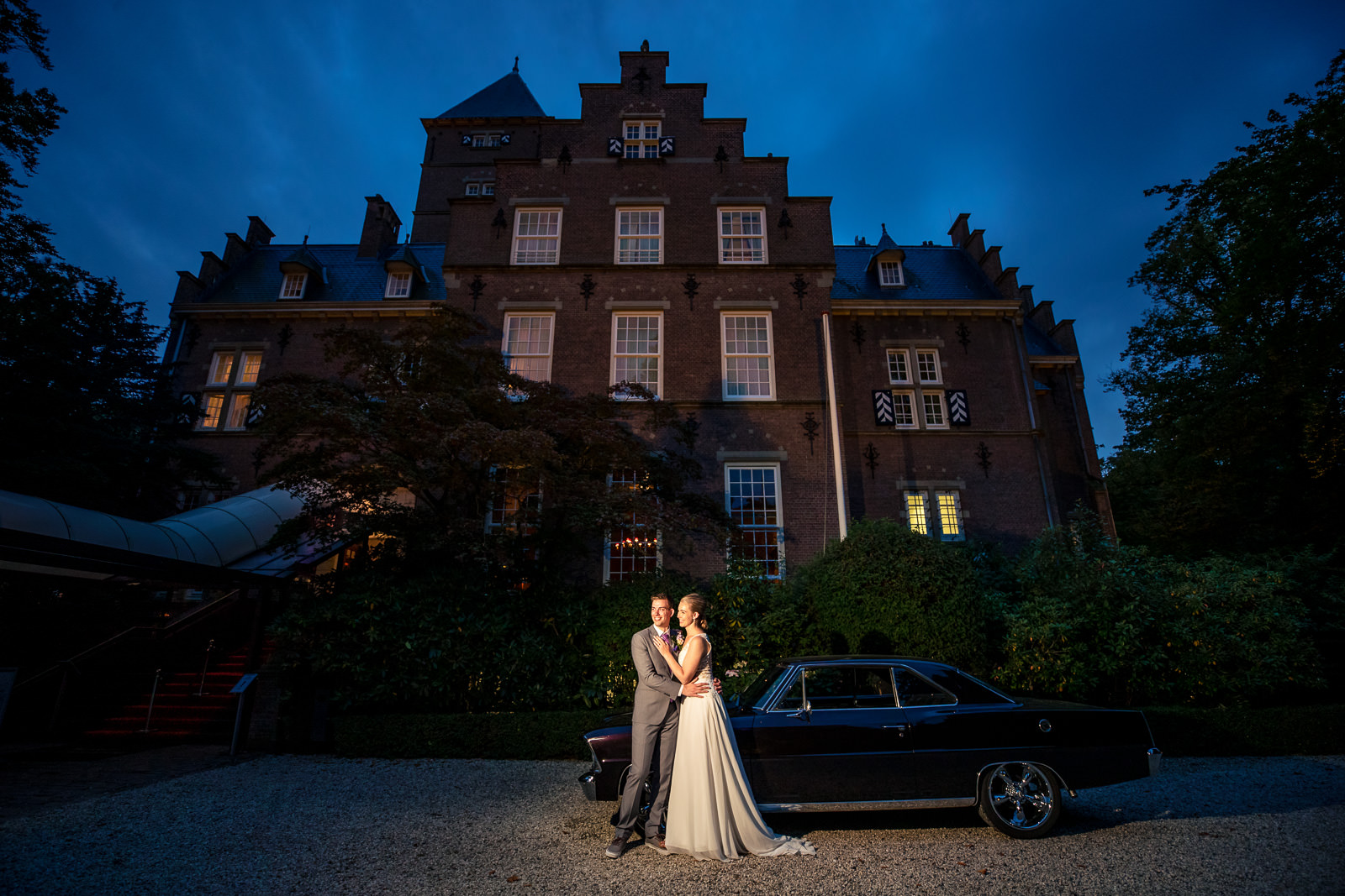Creative night shoot wedding couple by wedding photographer The Hague