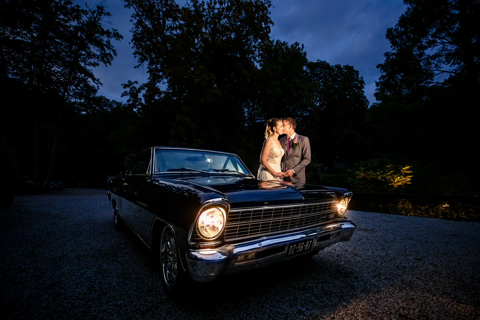 Creative evening shoot wedding couple by wedding photographer The Hague