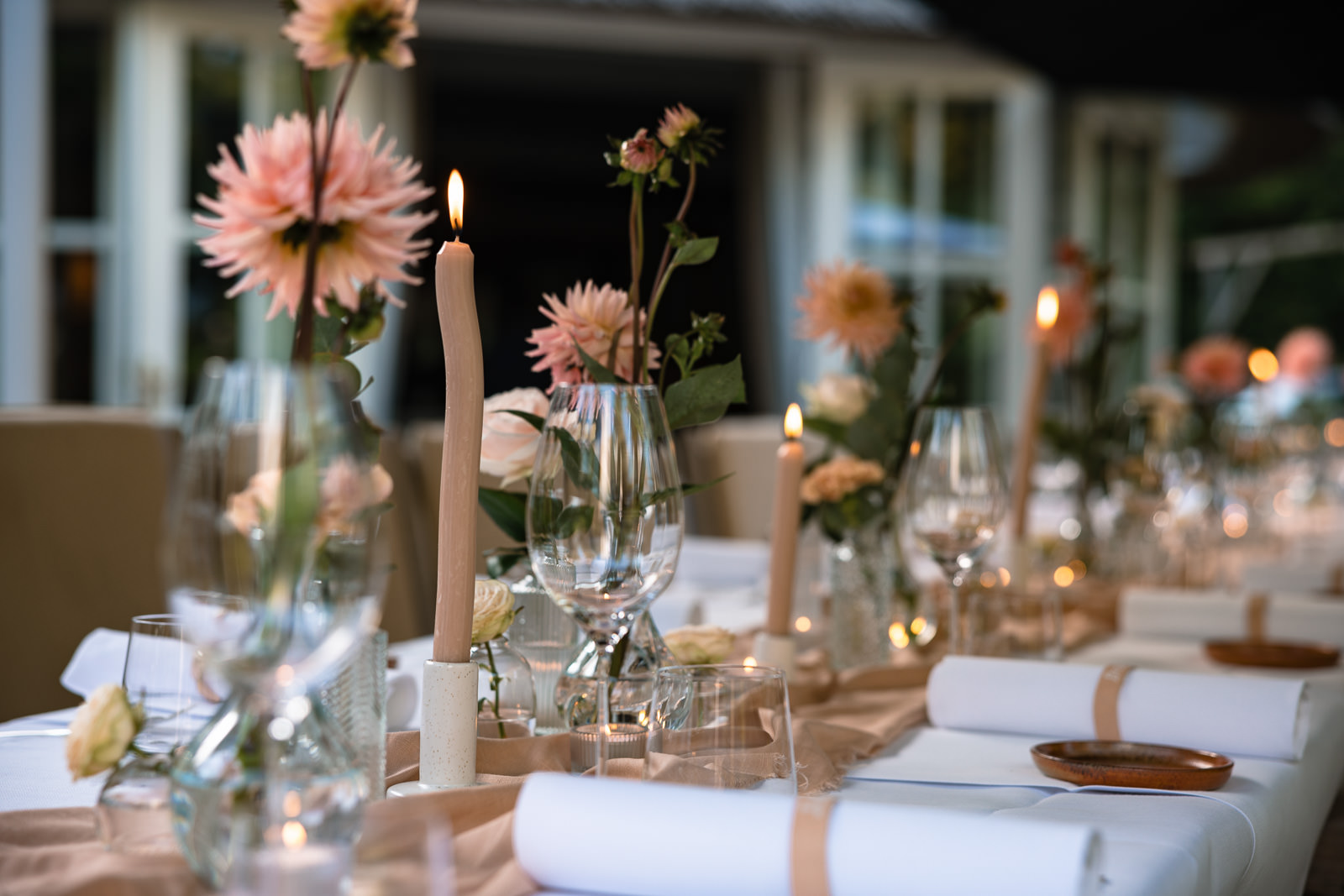 Herfst bruiloft kasteel Hoekelum en Koetshuis Bennekom diner tafel